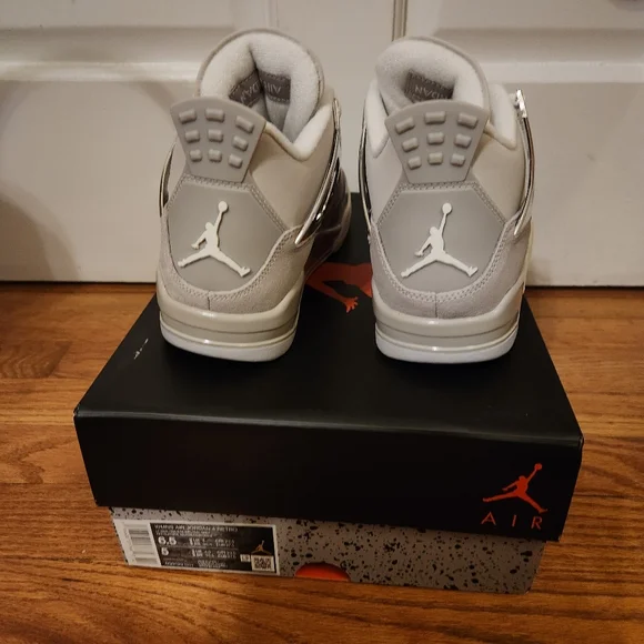 Jordan 4 Retro - Frozen Moments